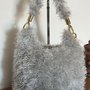 Borsa all'uncinetto modello hobo bag in cordino inda fur argento fatta a mano