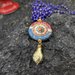 Collana cristalli e ciondolo tondo rosso e blu in ceramica.