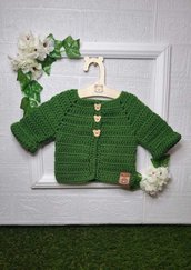 Cardigan neonato color verde  in lana merinos fatto a mano