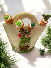 Borsa decorata con tag per cactus handmade in fimo