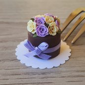 Torta in miniatura per casa delle bambole, scala 1:12, torta in miniatura con rose, pasticceria per casa delle bambole, dolce in miniatura, torta al cioccolato