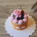 Torta in miniatura con rose e more per casa delle bambole, scala 1:12, fatta a mano, pasticceria per casa delle bambole, dolce in miniatura