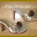 Deliziose clip per scarpe color cioccolato a forma di pon-pon.