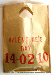 San Valentino o matrimoni eco-chic, borsette di carta con scritta personalizzabile