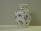 Vaso in porcellana dipinto