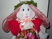 Bambola di pezza coniglietta