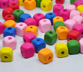 10 perle in legno a cubo 7x7mm color pastello accesi
