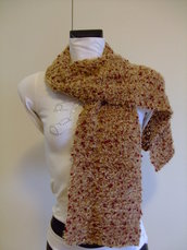 Sciarpa di lana boucle' ocra e borbeaux  lavorata a maglia    Scarf  knitted in boucle'ocre burgundy wool yarn