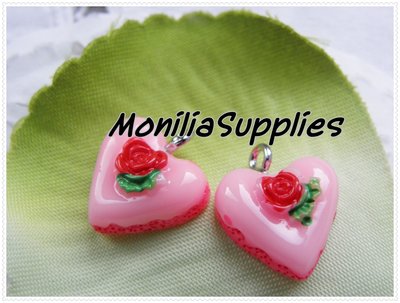 1PZ CIONDOLO CHARM IN RESINA TORTINA CUORE ROSA CON CHIODINO 17X15X6mm 1PZ CIONDOLO CHARM IN RESINA TORTINA CUORE ROSA CON CHIODINO 17X15X6mm
