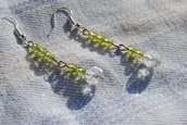 Orecchini mezzi cristalli trasparenti e verde oliva