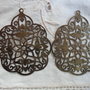 2 ciondoli in filigrana bronzo da decorare 57x48 mm.