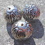 2 maxi perle fiorate in argento tibetano - 20 mm.