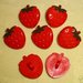 4 BOTTONI FRAGOLA PLASTICA - strawberry buttons