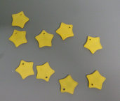 4 STELLE gialle PLASTICA CHARMS - star charms beads