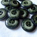 12 bottoni verde e nero,di plastica,2cm  materiali ,vintage  