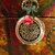 Reloj colgante tipo relicario con libélula y flor roja de cristal checo