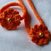 Set collana e bracciale arancione,all'uncinetto con fiore