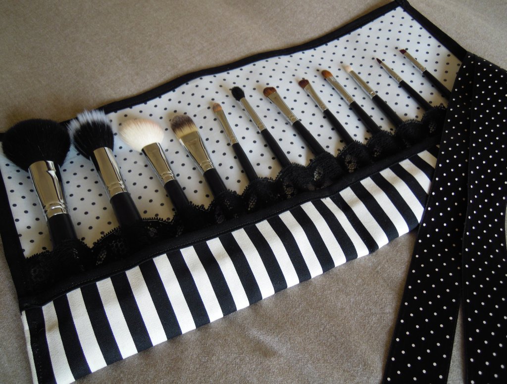 Astuccio Arrotolabile In PU - Porta Pennelli E Matite, Trousse Da Viaggio Per Trucco E Scuola - Design Alla Moda - copertina