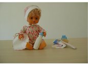 Piccirillo: il bambolotto che fa la pipì ma smette di piangere se lo cambi! (disponibile in fantasia rosa e celeste)