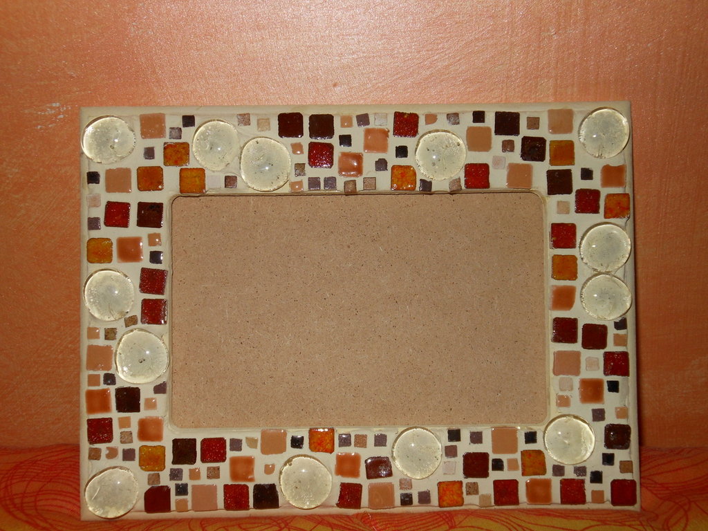 Cornici da tavolo impreziosite con il mosaico - Posatori di mosaico