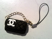 Phonestrap mini pochette stile Chanel nera fimo