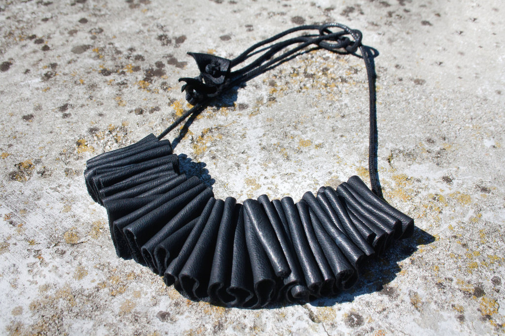 Collana in pelle nera - Gioielli - Collane - di lenuanceleather | su