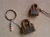 Portachiavi e phonestrap con mini bag stile Louis Vuitton e perle fimo