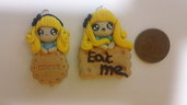 2 ciondoli Alice su biscotto