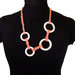 Collana fatt a mano realizzata con fili di lana arancione, catenine e anelli bianchi modello navy