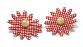 Orecchini fatti a mano composti da fiore in cotone e perla centrale