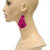 Orecchini fatti a mano composti da tassel in tessuto color fuchsia