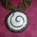 C17 Collana macramè verde militare con ciondolo in conchiglia e argento----macramè green necklace with shell and silver pendant