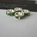 Rondelle in metallo argentato, rhinestone acrilico, verde.  Dimensioni: diametro 8 mm; spessore 3,8 mm.  
