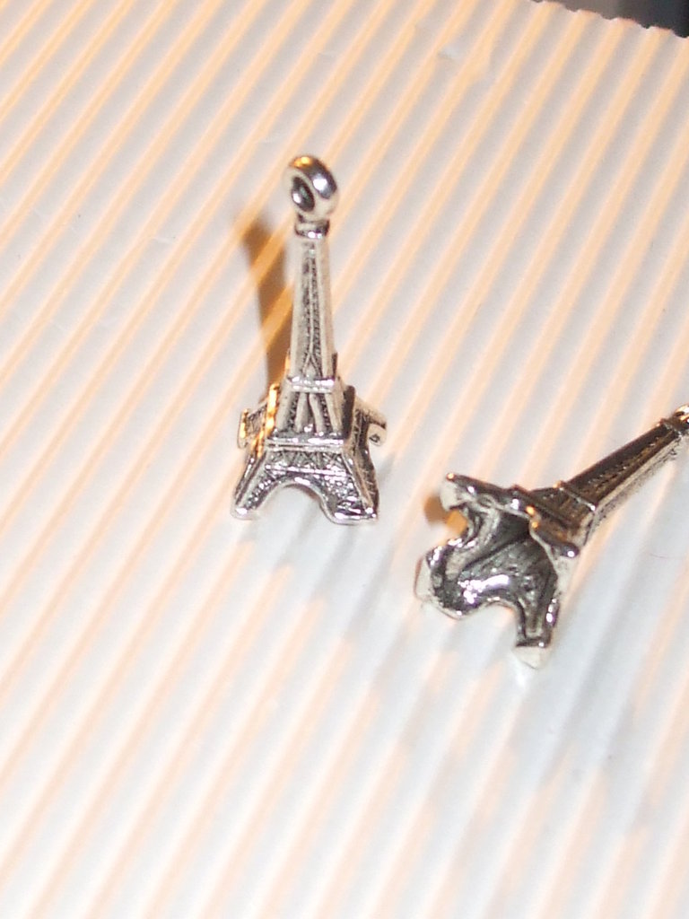 CIONDOLO STRASS TORRE EIFFEL - Materiali - Bigiotteria - di Pietred