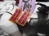 orecchini pendenti di perline oro e viola