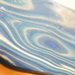 Ciondoli per collana in fimo con sfumature effetto legno nei toni dell’azzurro, del blu e acqua marina