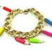 Bracciale con catena oro e matite colorate anni 80 