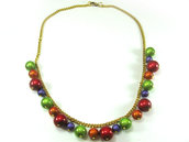 Collana con perle colorate luminose e catenina oro 