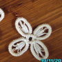 orecchini pendenti in cotone bianco fatti a mano