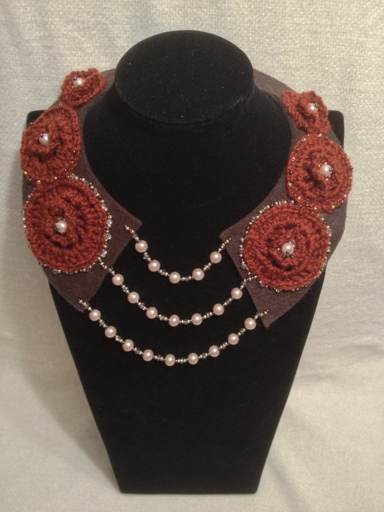 Collana Girocollo Bohemia In Conchiglie Cowrie Naturali - Estiva, Su Corda Nera, Artigianale