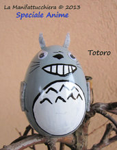 Totoro grigio, uovo decorato