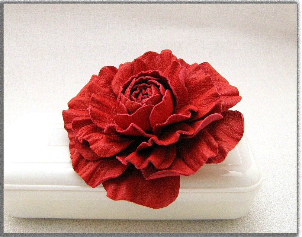 Broche Fleur En Cuir Rouge Fait Main - Neuf Sans Emballage - Accessoire Femme, Cristaux