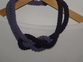 Collana in lana bi-colore con nodo decoro
