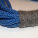 Collana in lana bluette con passante grigio