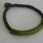 Collana in lana marrone e verde