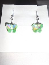 orecchini corti con farfalla verde