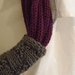 Collana in lana viola con passante grigio