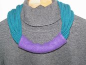 Collana in lana verde pavone e viola