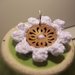 orecchini fiore bianco con bottone di legno