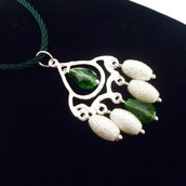 Collana ciondolo bianco verde 